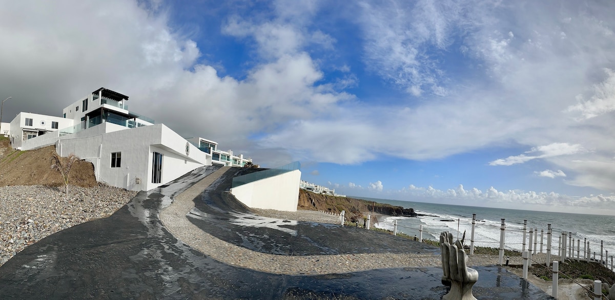 Beachfront “Casita BajaMar”