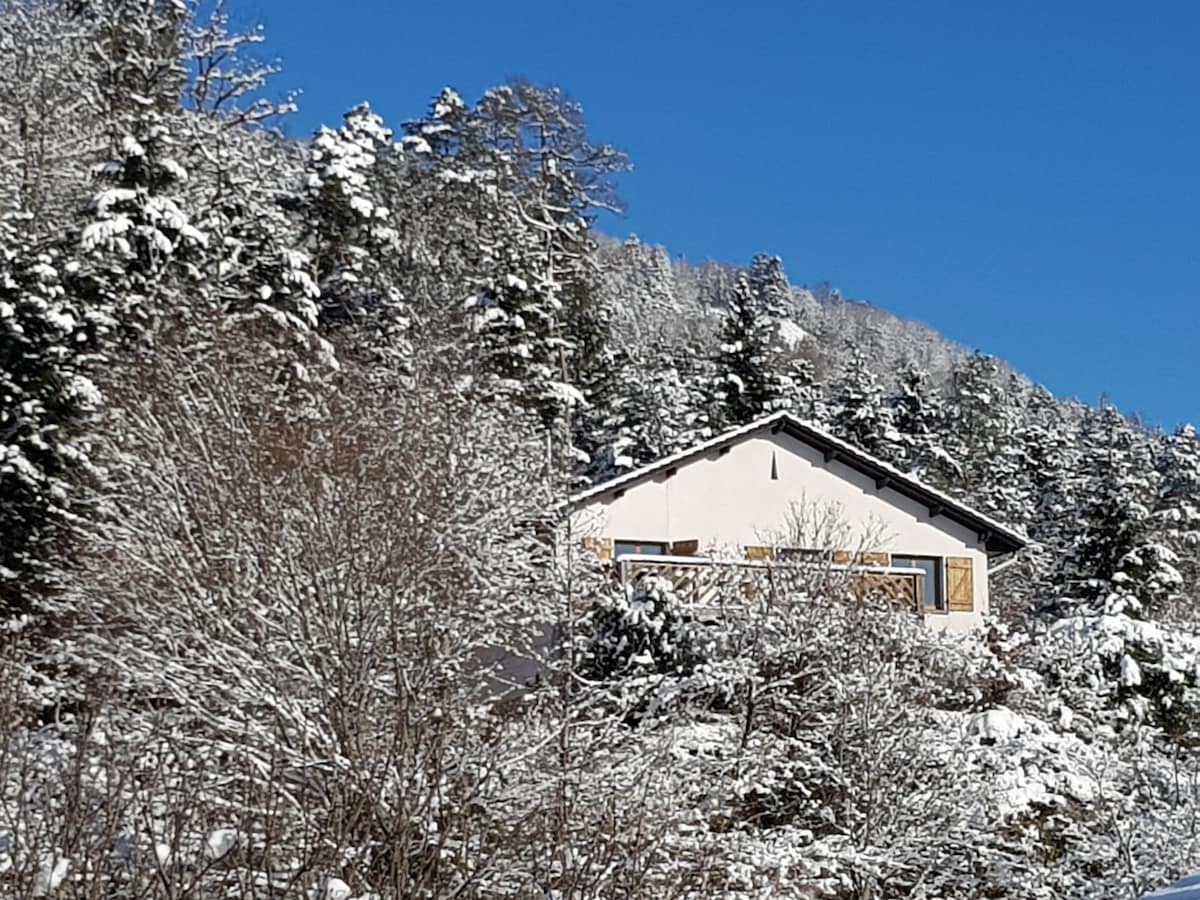 Maison en lisière de forêt