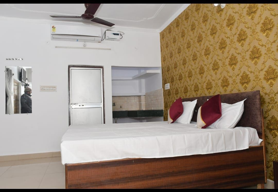 Spacious Rooms near Ram Mandir