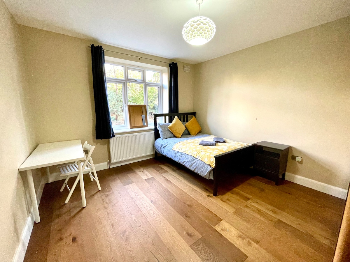 Lovely Room - 2 People - Swiss Cottage