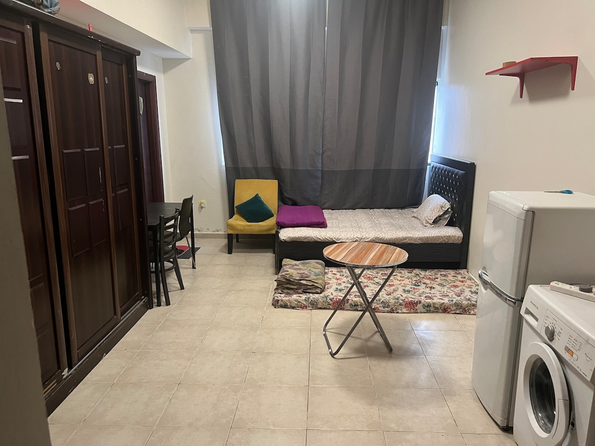 迪拜学术城整套单间公寓，价格低廉