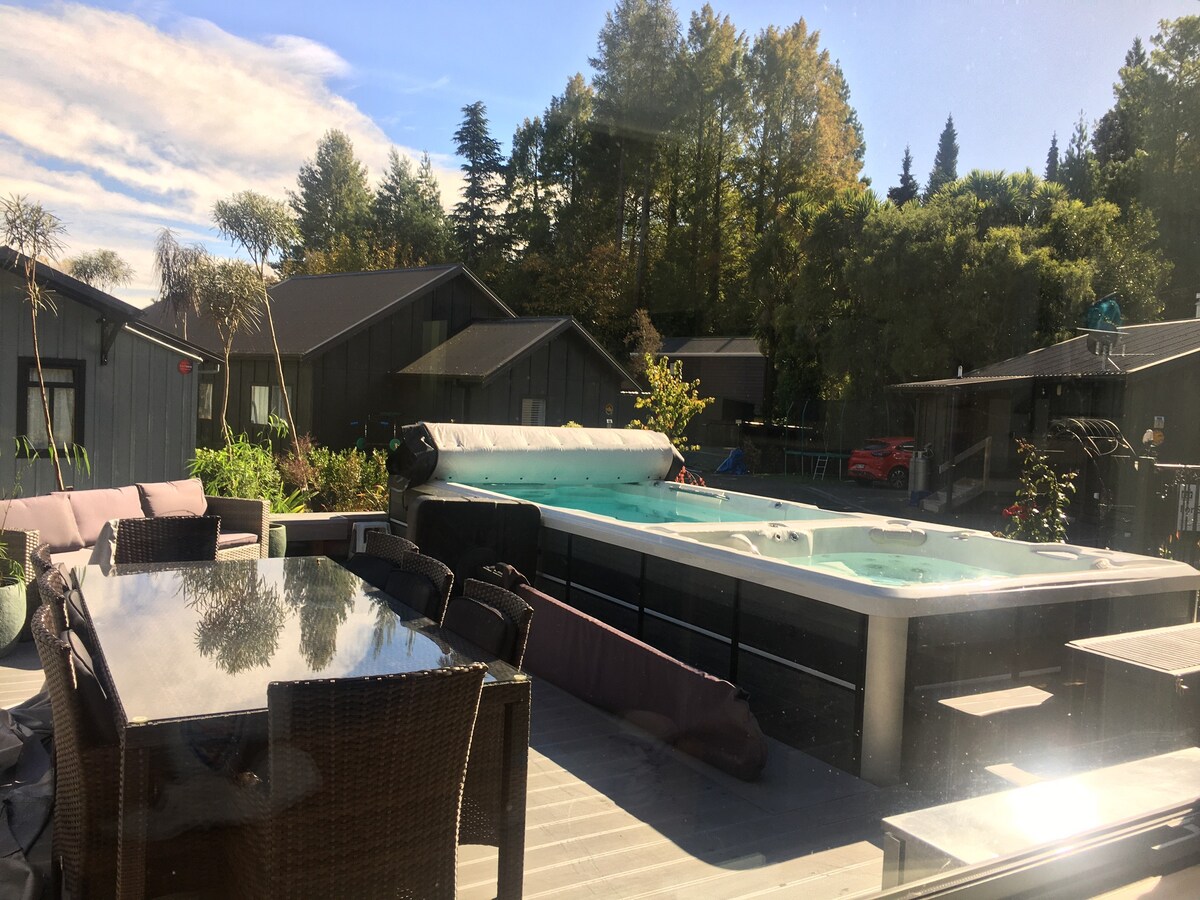 Tiffany place heated pool and spa