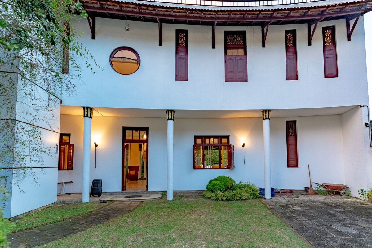 Adaaran Villa Bolgoda