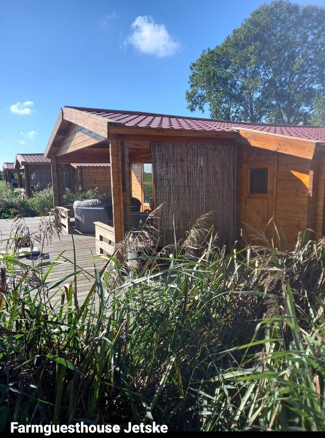 houten huisje met jacuzzi