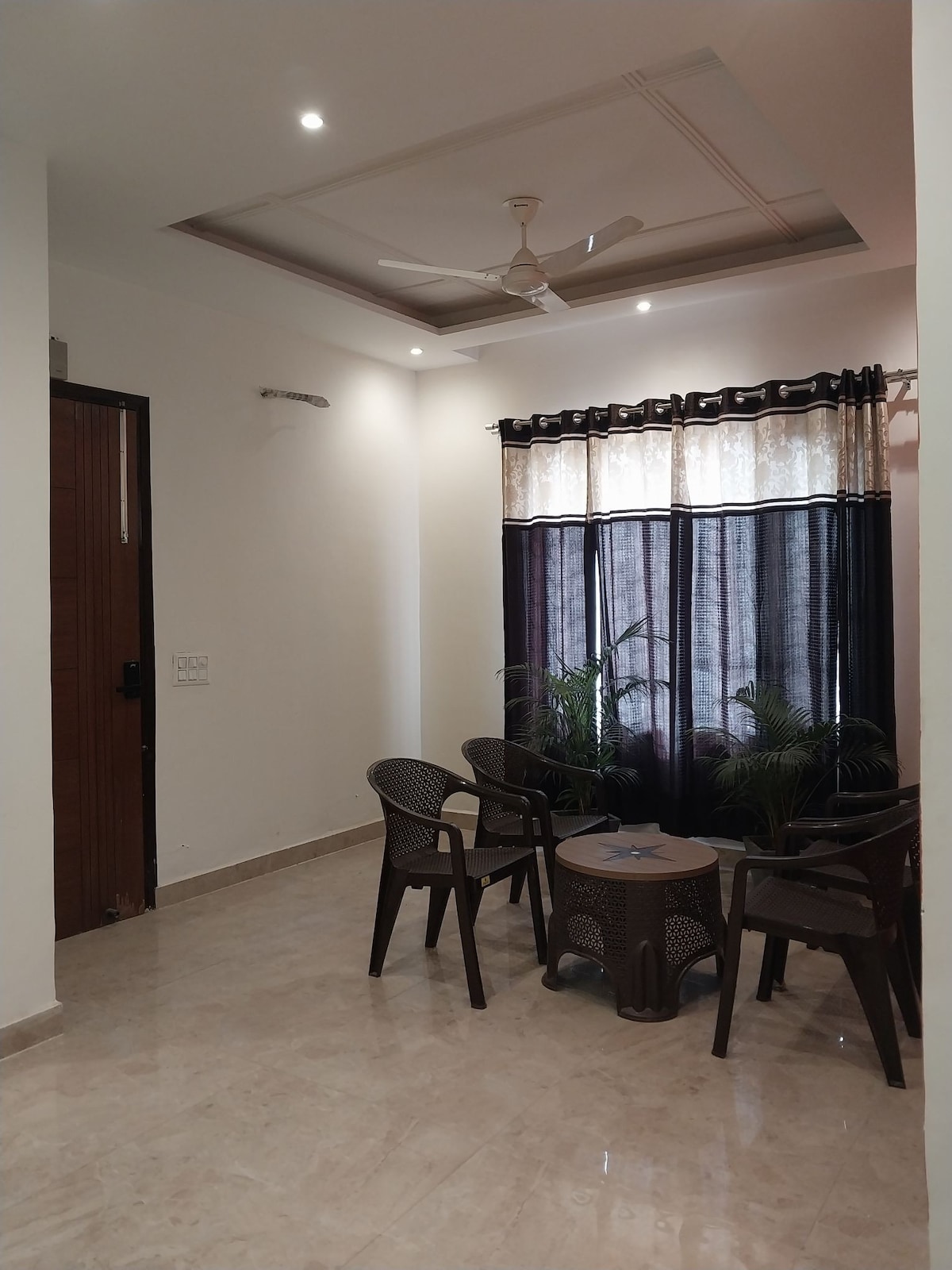 Modern Urban Retreat: Cozy 1BHK