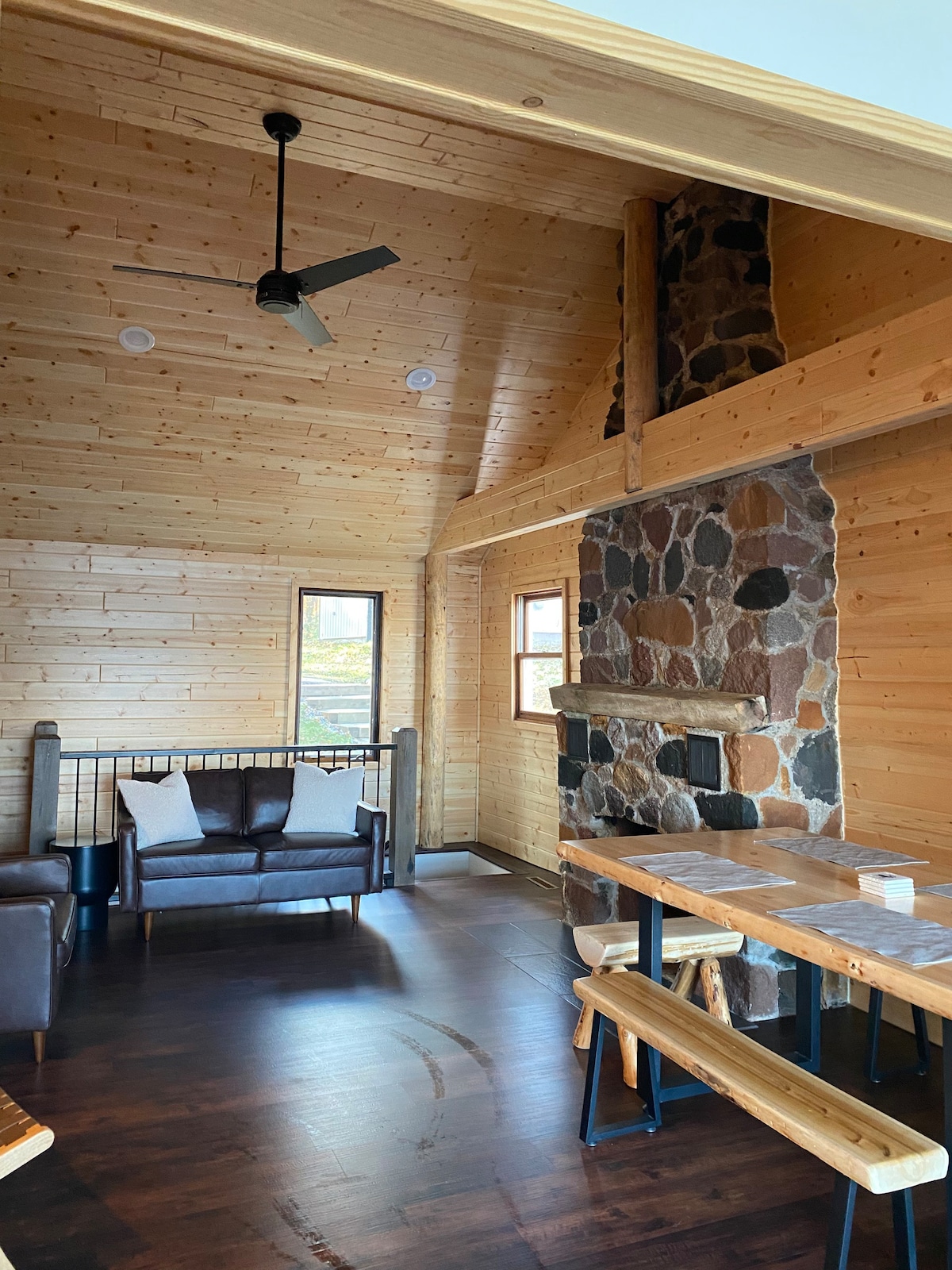 Newly Renovated Lake Cabin