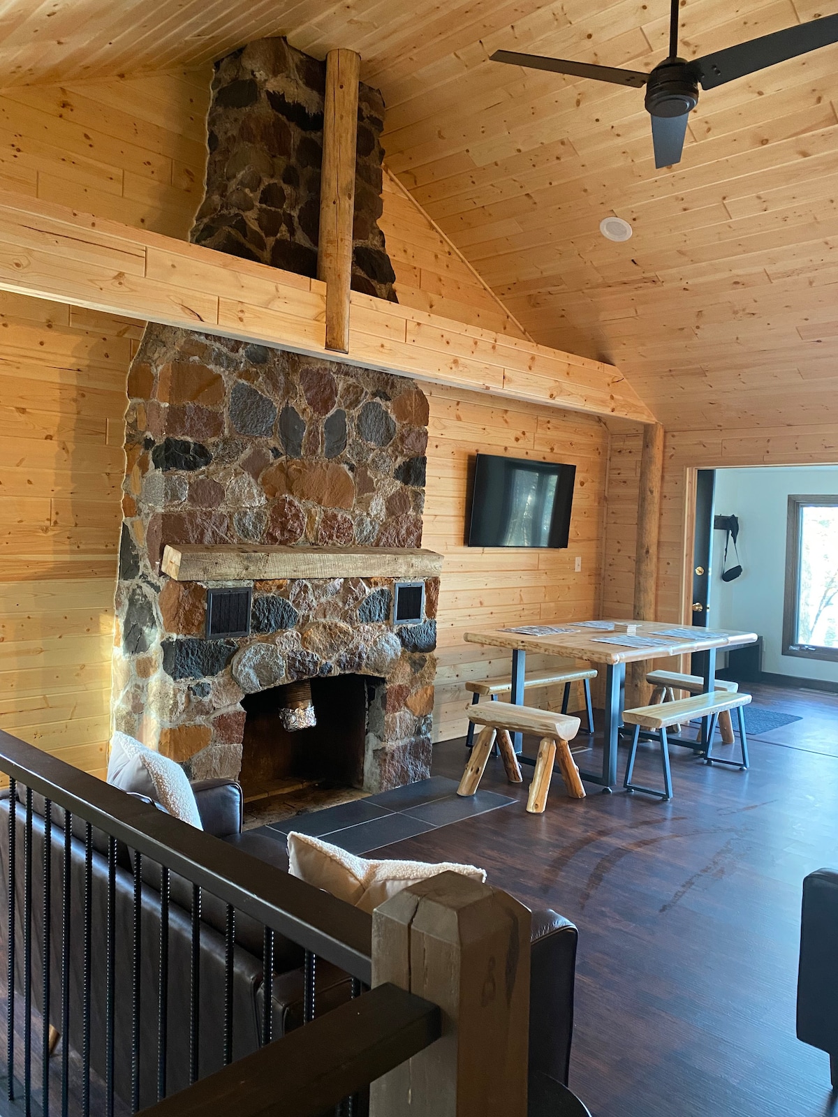 Newly Renovated Lake Cabin