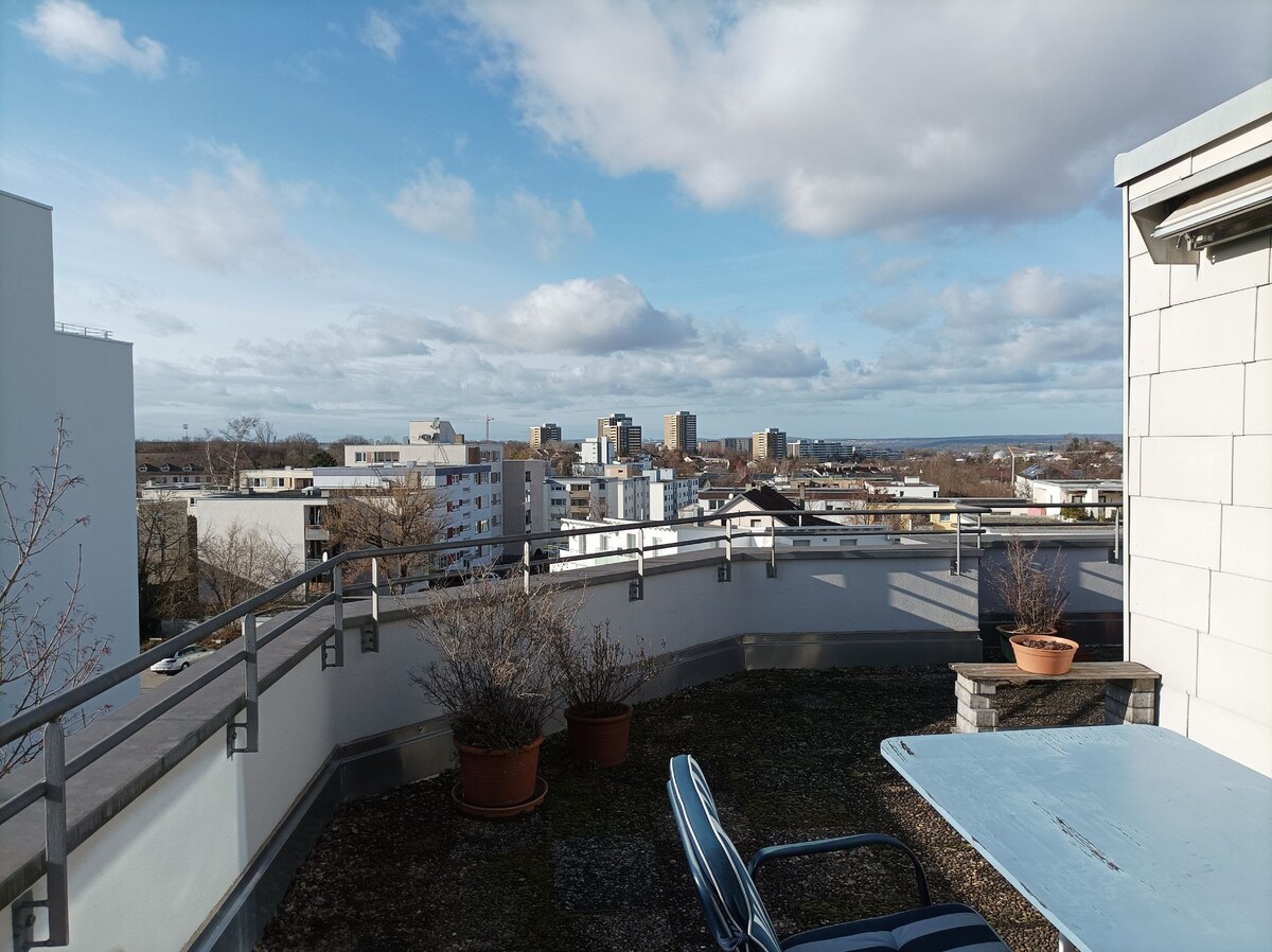 Helle Wohnung mit Dachterrasse