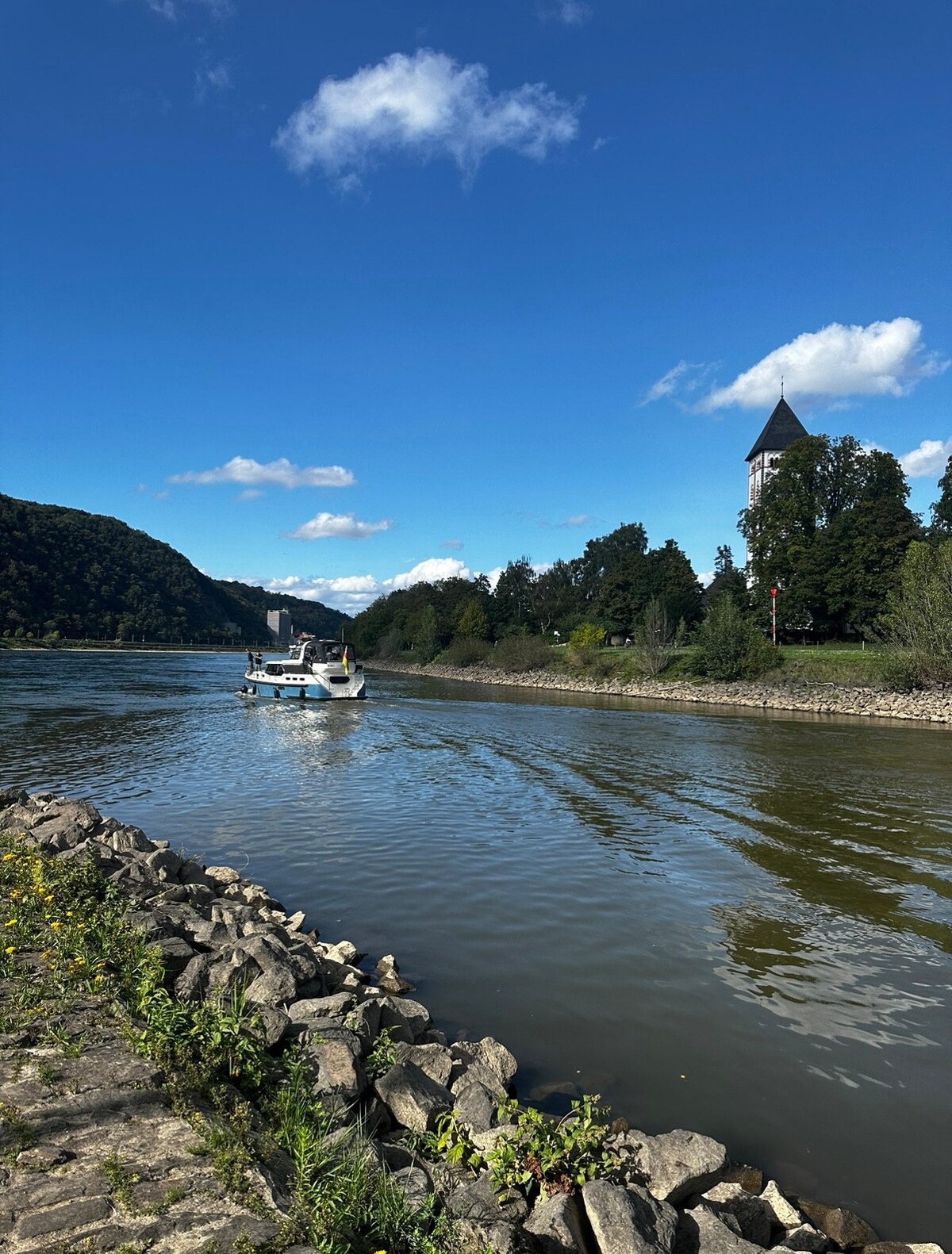 Wunderschöne Wohnung am Rhein