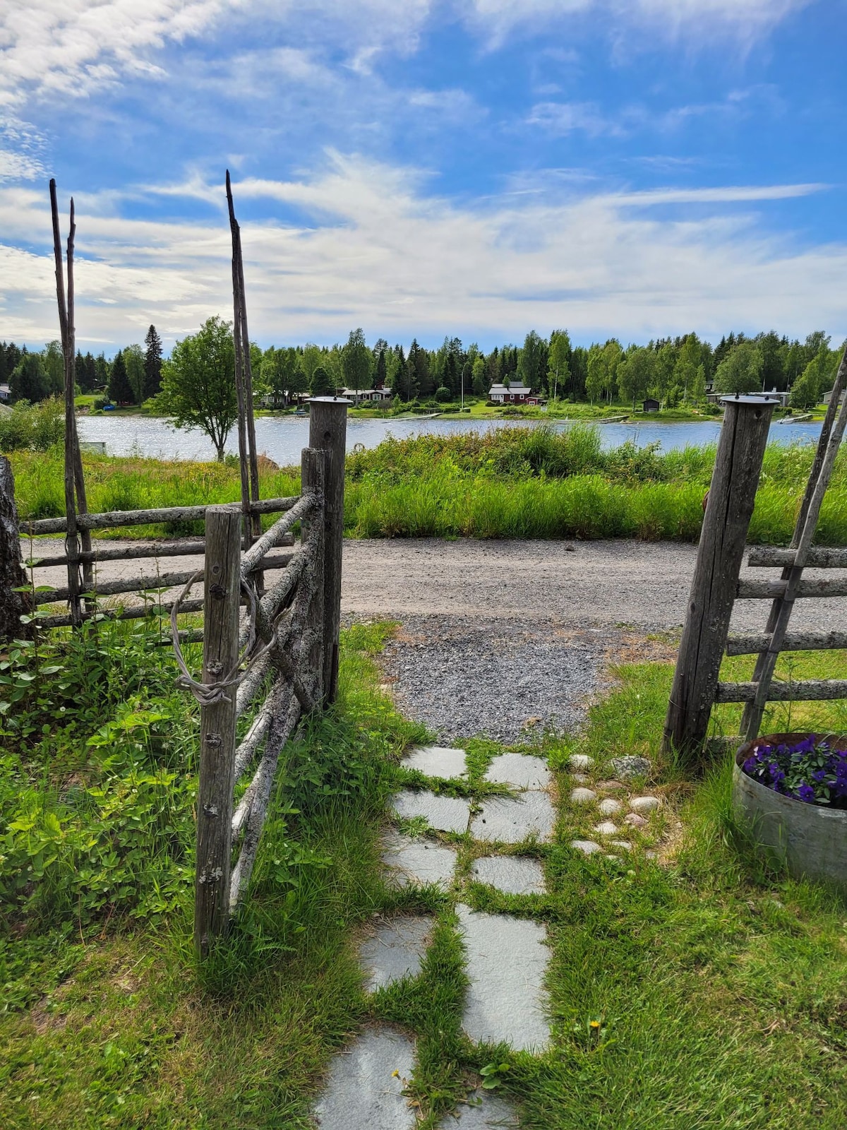 Vackert beläget hus vid havet