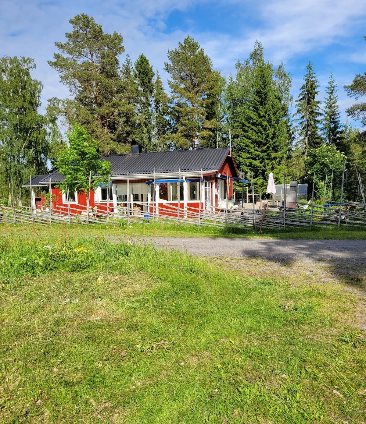 Vackert beläget hus vid havet