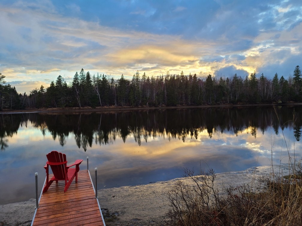 Lone Pine Riverfront Chalet