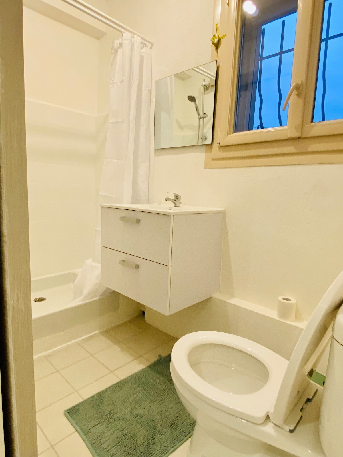 Chambre dans maison individuelle-SDB & WC privées