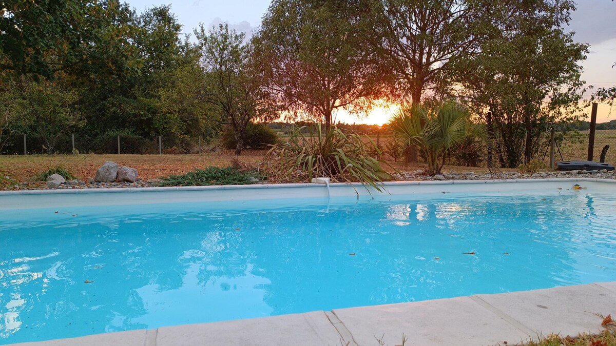 Maison dans les vignes avec piscine