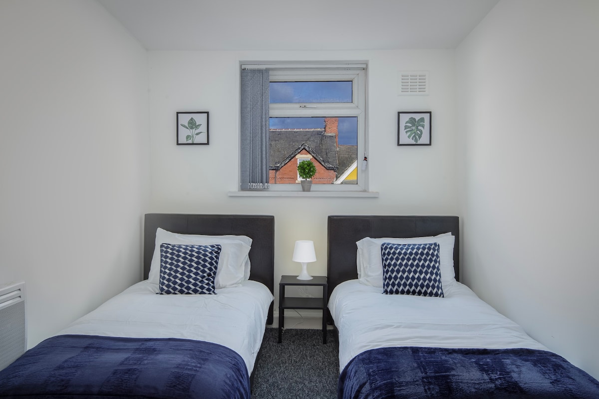 Welcoming Apartment - Free Parking & Long Stays