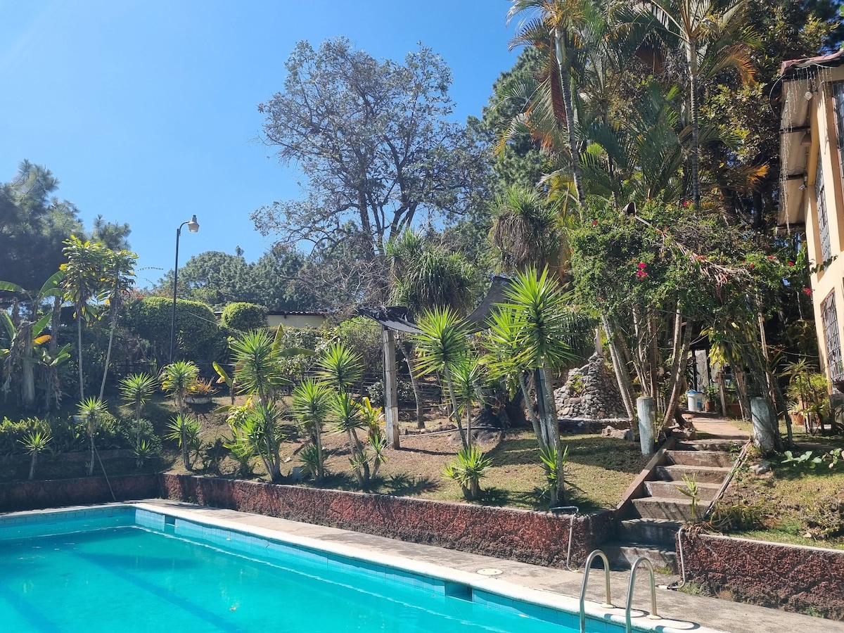 piscina y área para camping