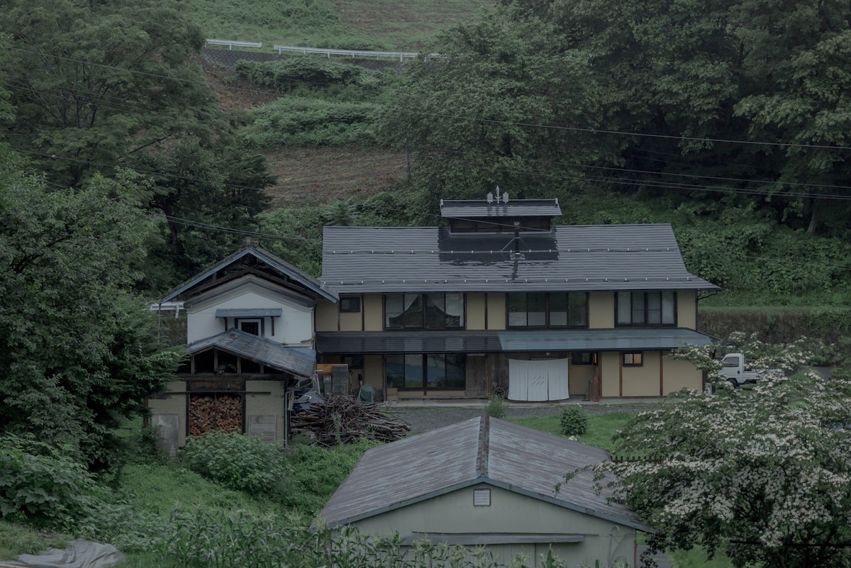 Auberge ruisseau ，一栋位于信州小川村（ Shinshu Ogawa Village ）的老房子，每天仅限一组房屋