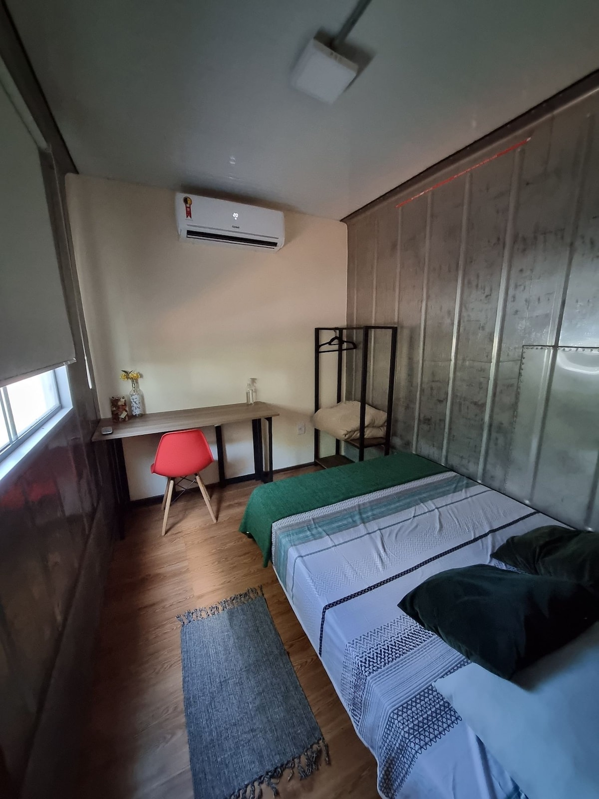 Casa Container com acesso ao rio