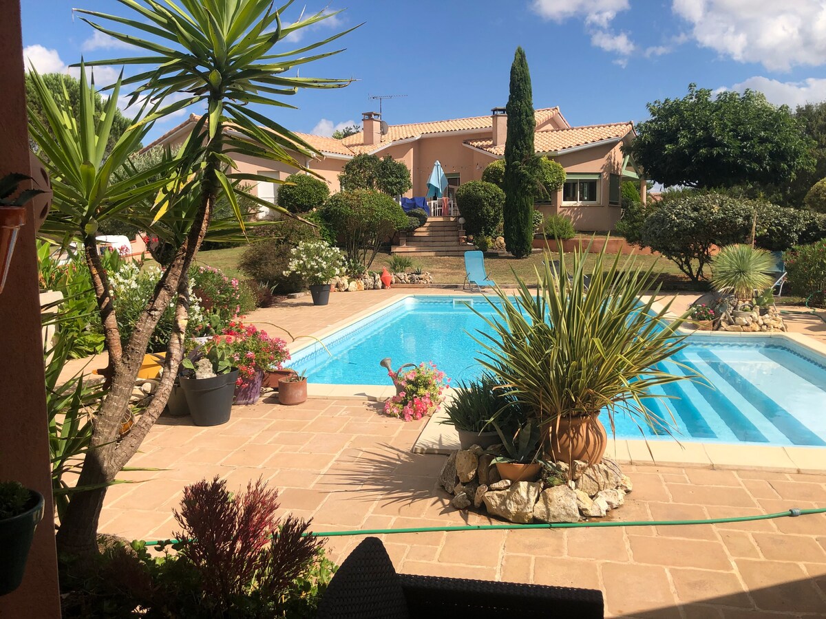 Villa avec piscine 11 prs