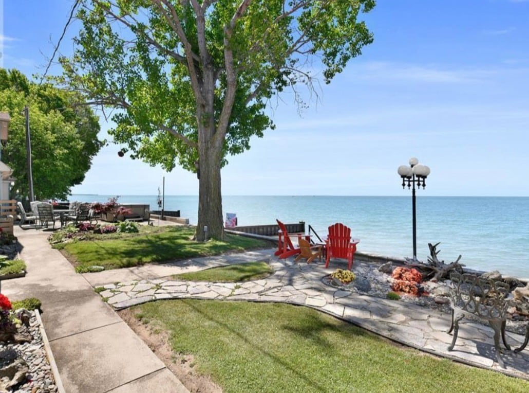 Luxury Lakefront Oasis Near Point Pelee Park