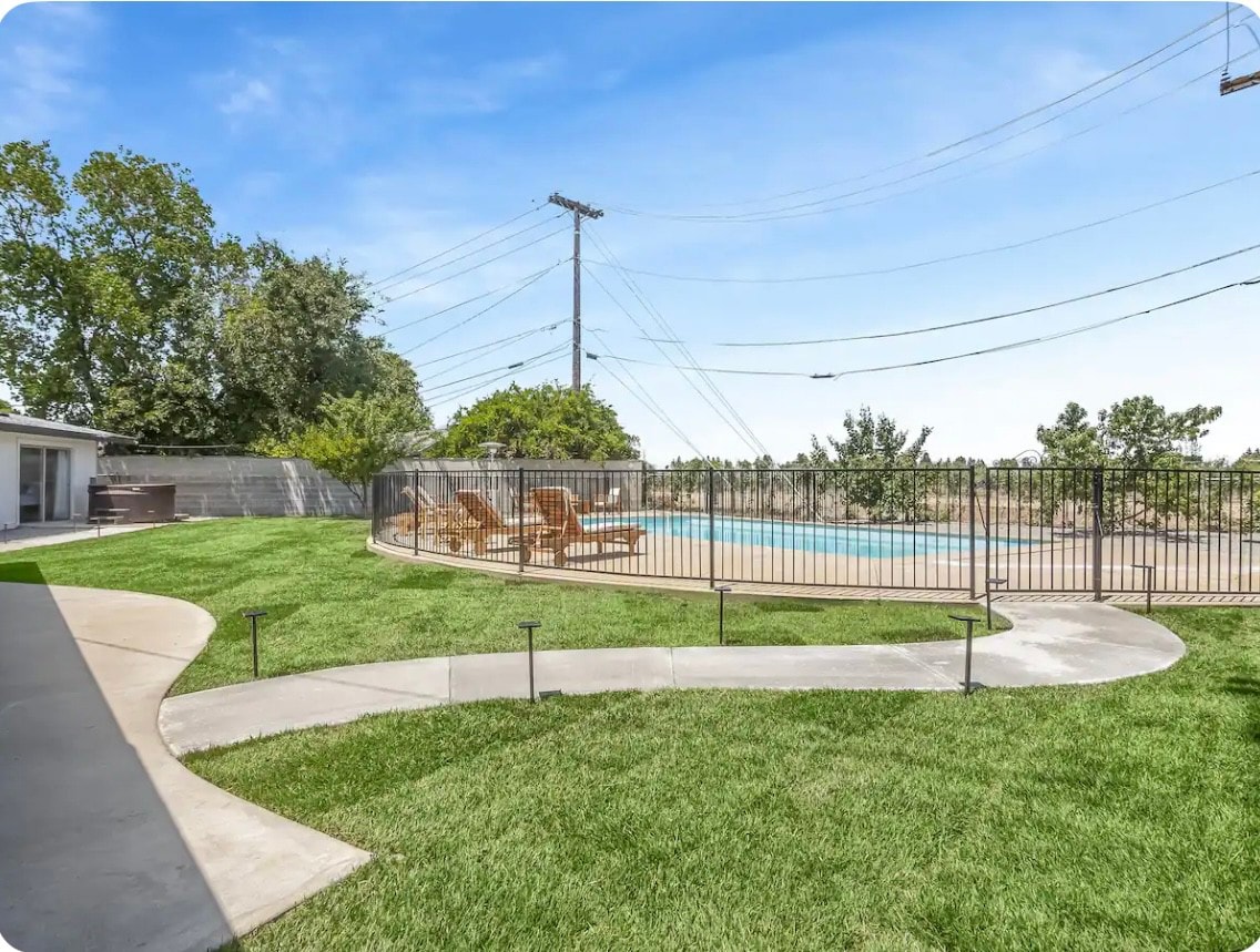 Oasis in Heart of Clovis with Jacuzzi and Pool