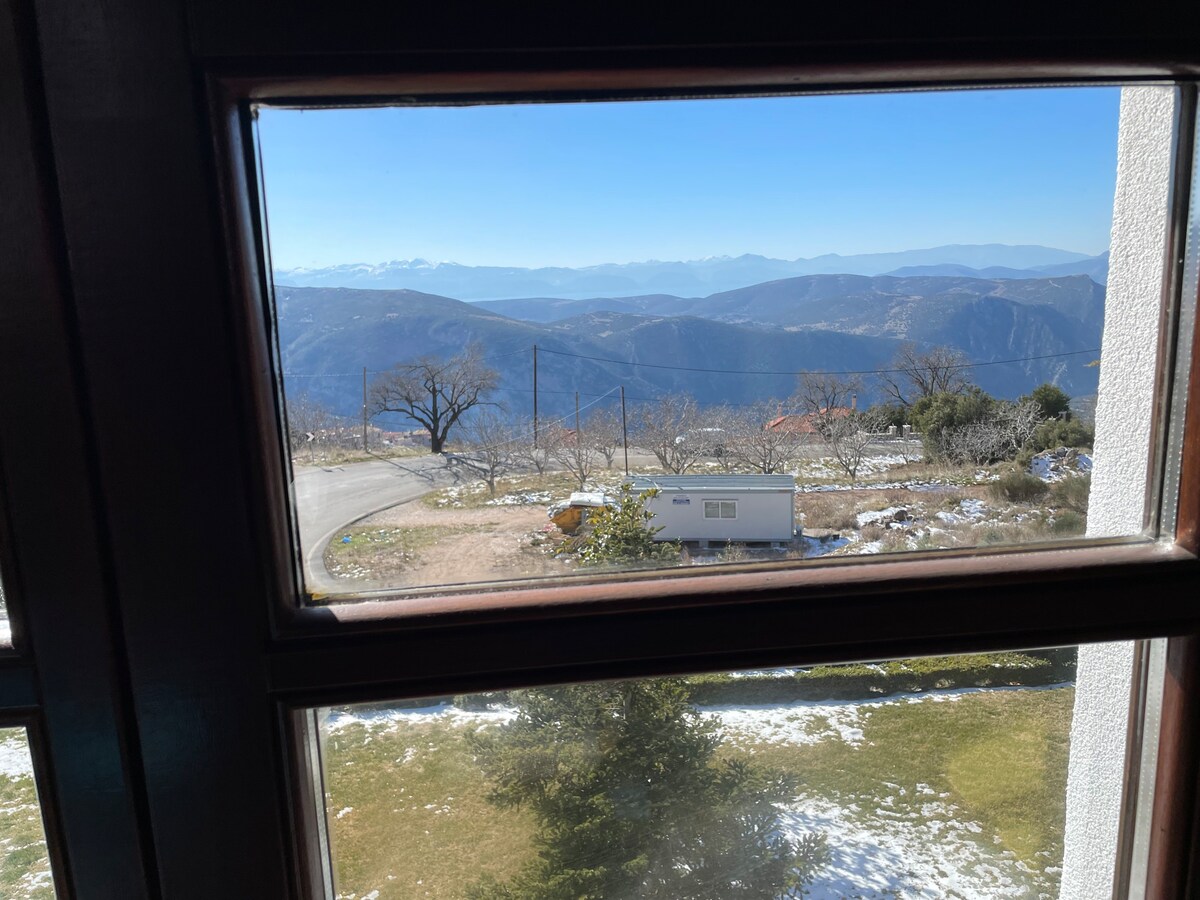 Delphi Gorge-view Chalet, Arachova