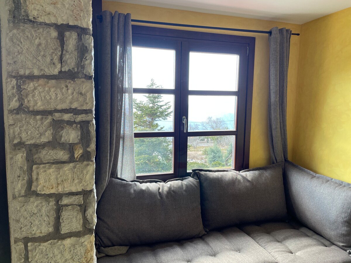 Delphi Gorge-view Chalet, Arachova