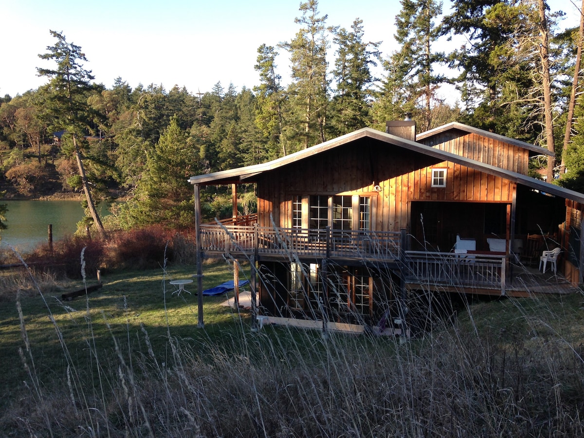 Secluded Waterfront House (3 months)