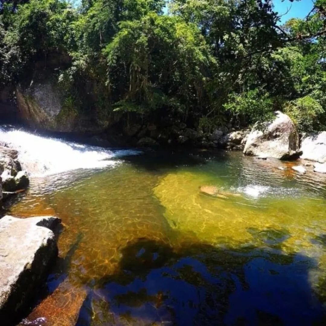 local paradisíaco, cachoeiras