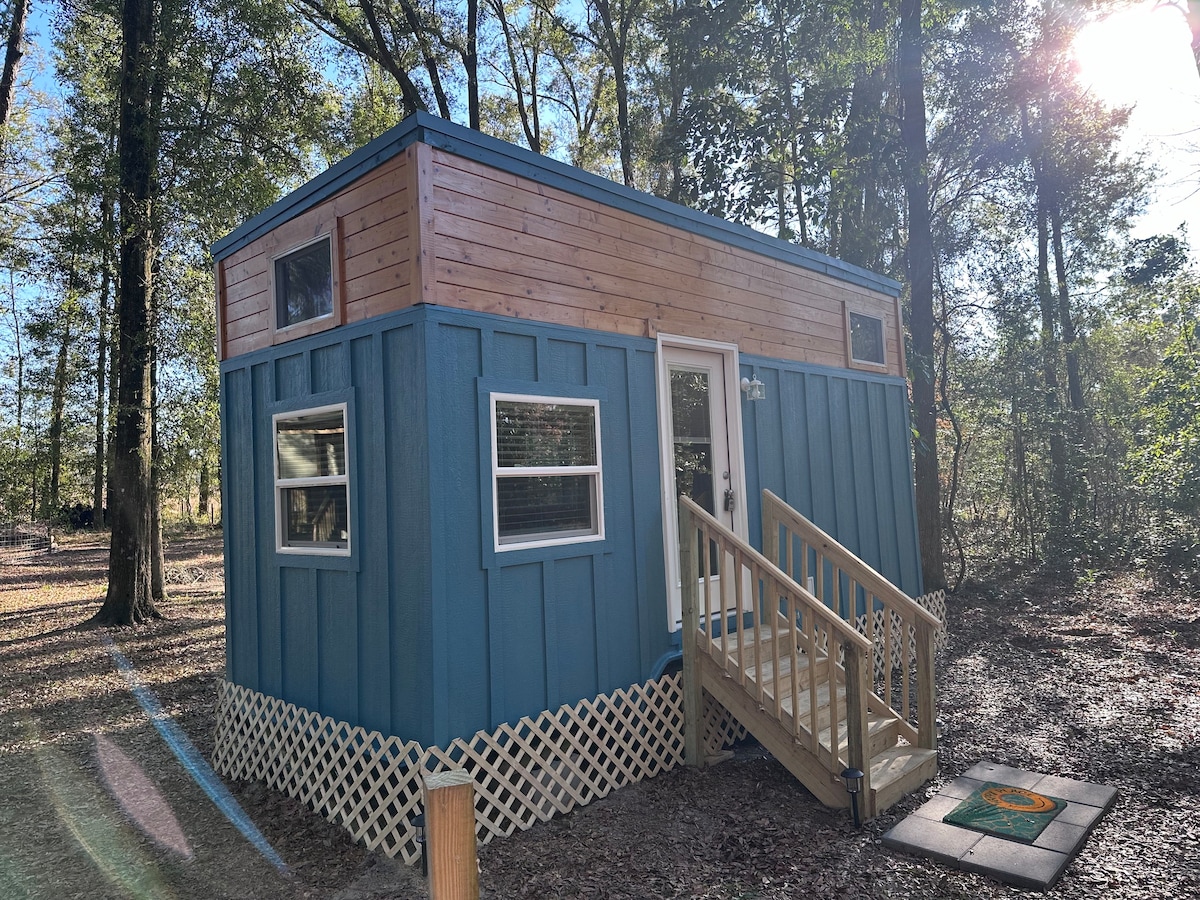 Varuna Tiny Home~Springs Getaway