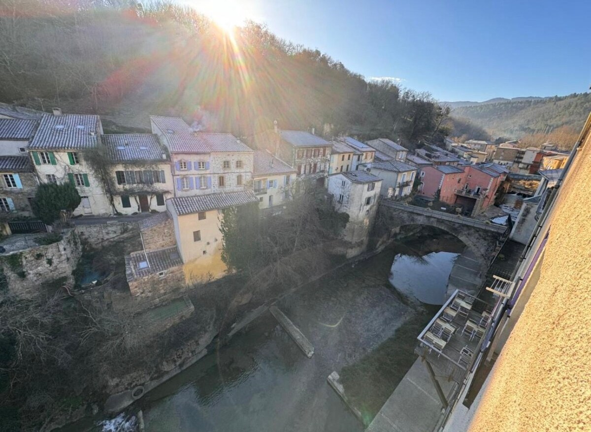 Studio vue sur la rivière