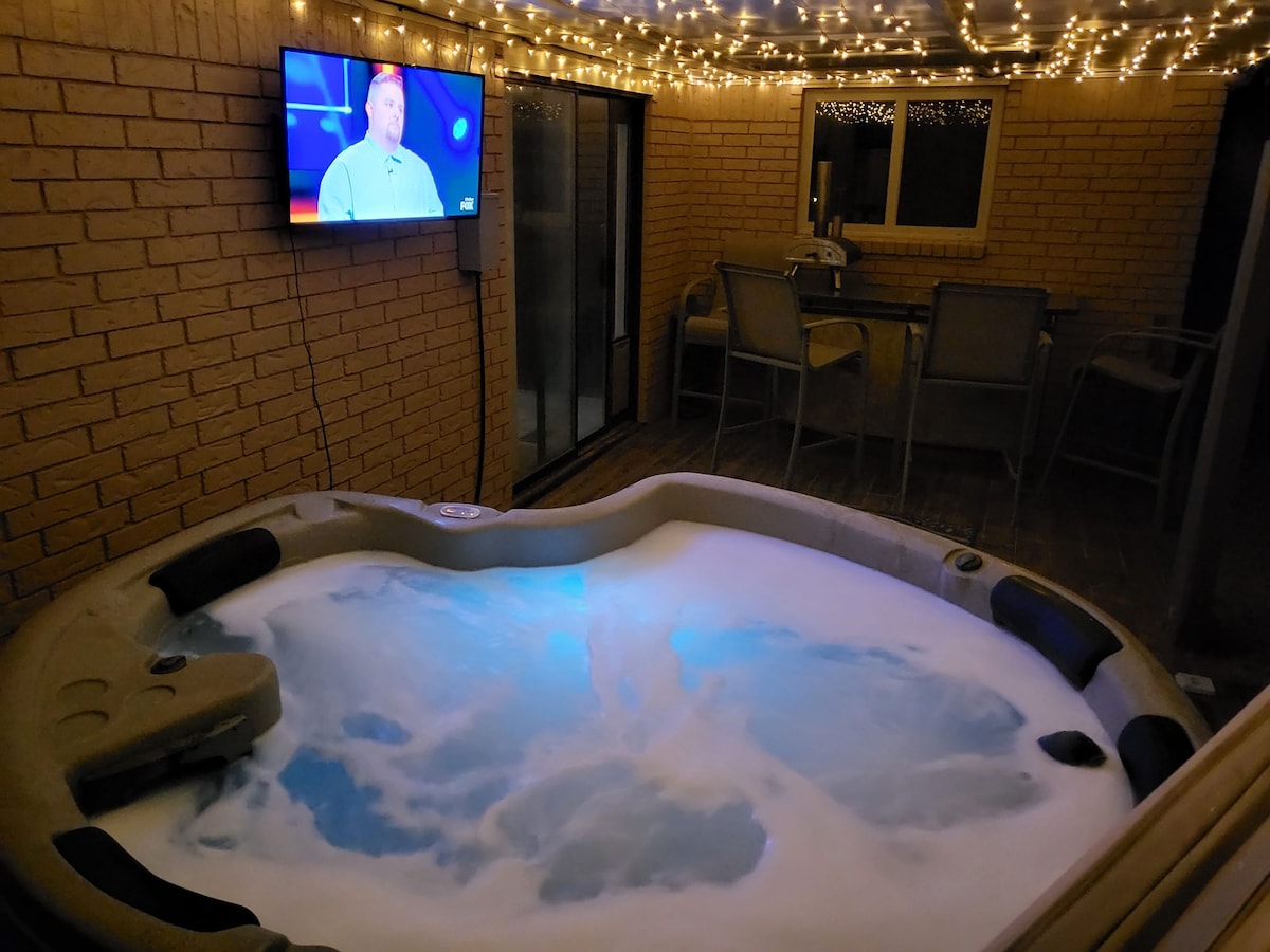 3 Bdr 2 Bath Sports Theme w/Hottub