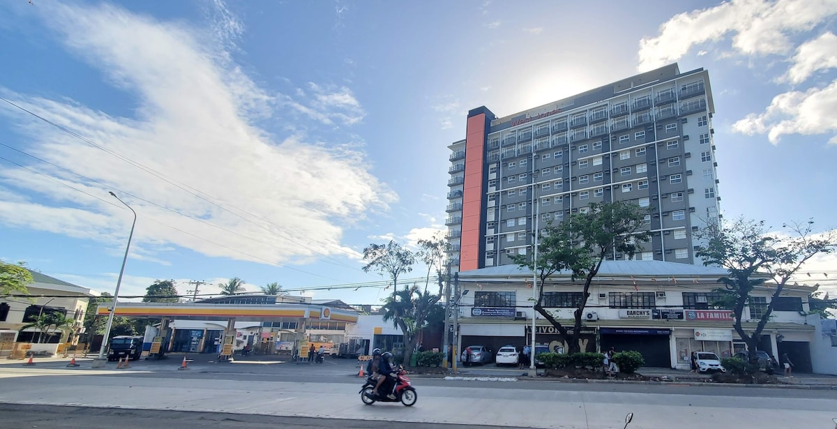 West Jones Condo Cebu with parking 1bed/1bath