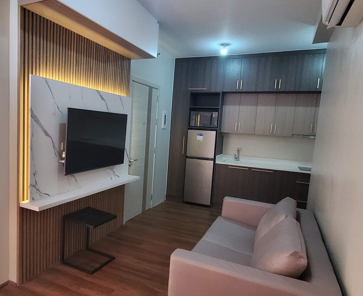 West Jones Condo Cebu with parking 1bed/1bath