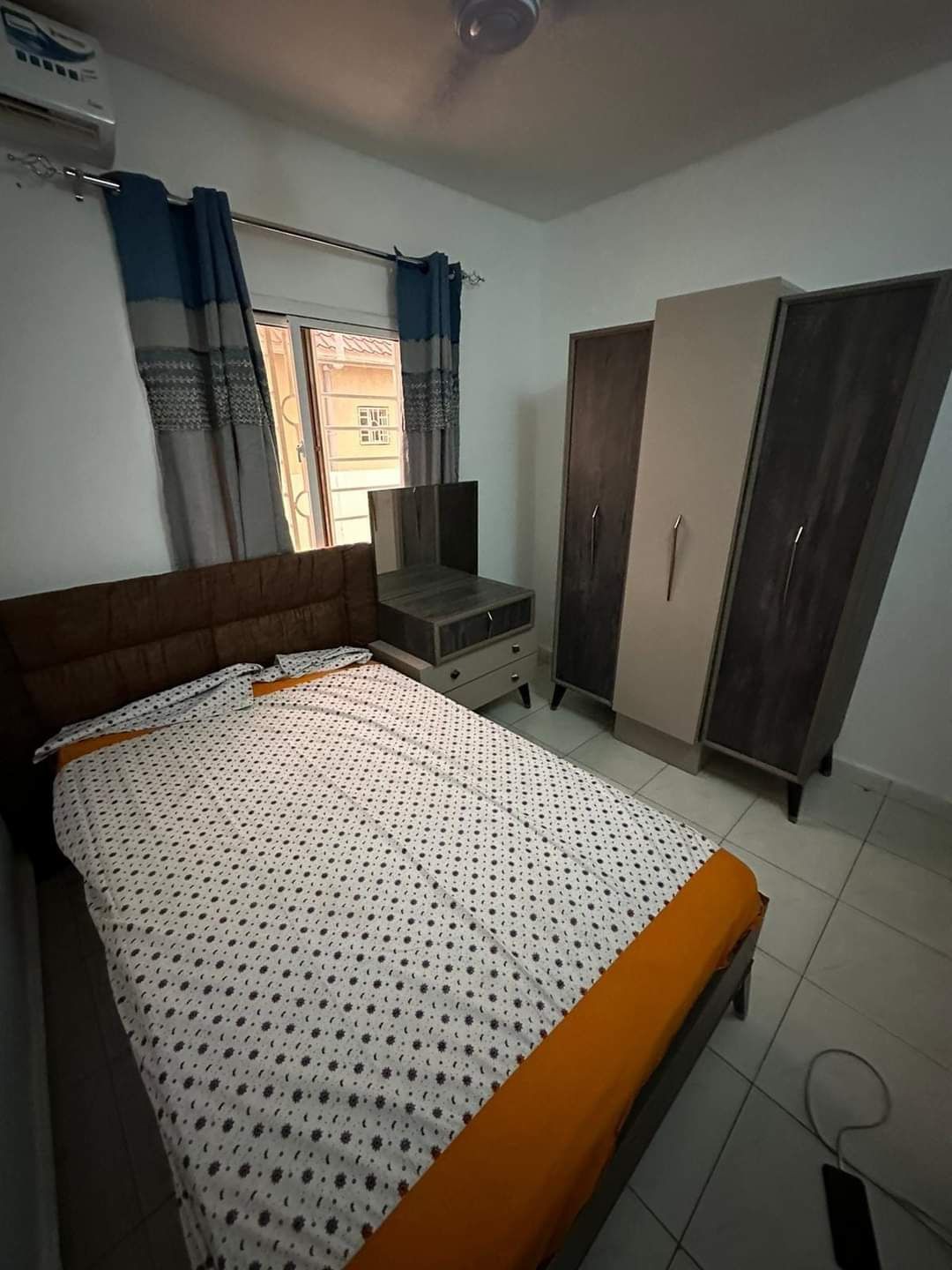 3 bedroom, free Wi-fi, Aircon & Hot water