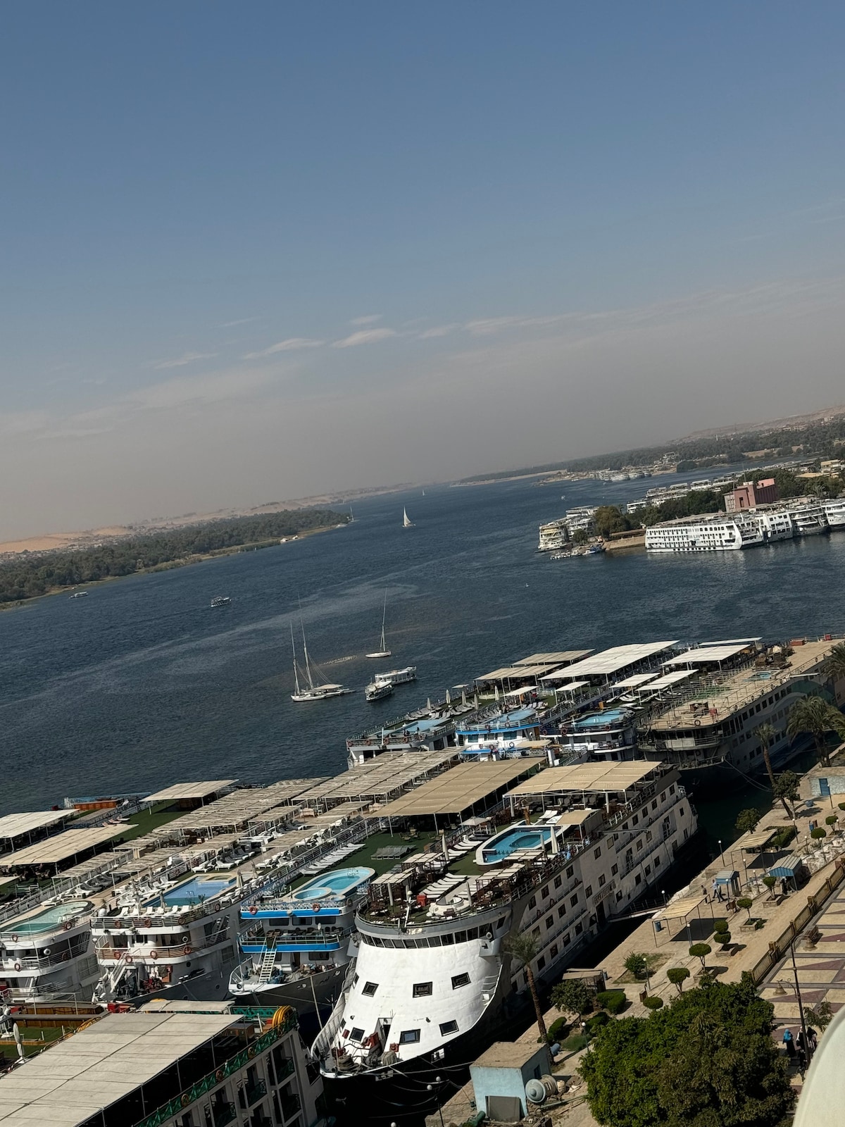 Relaxation, pure air and direct view of the Nile