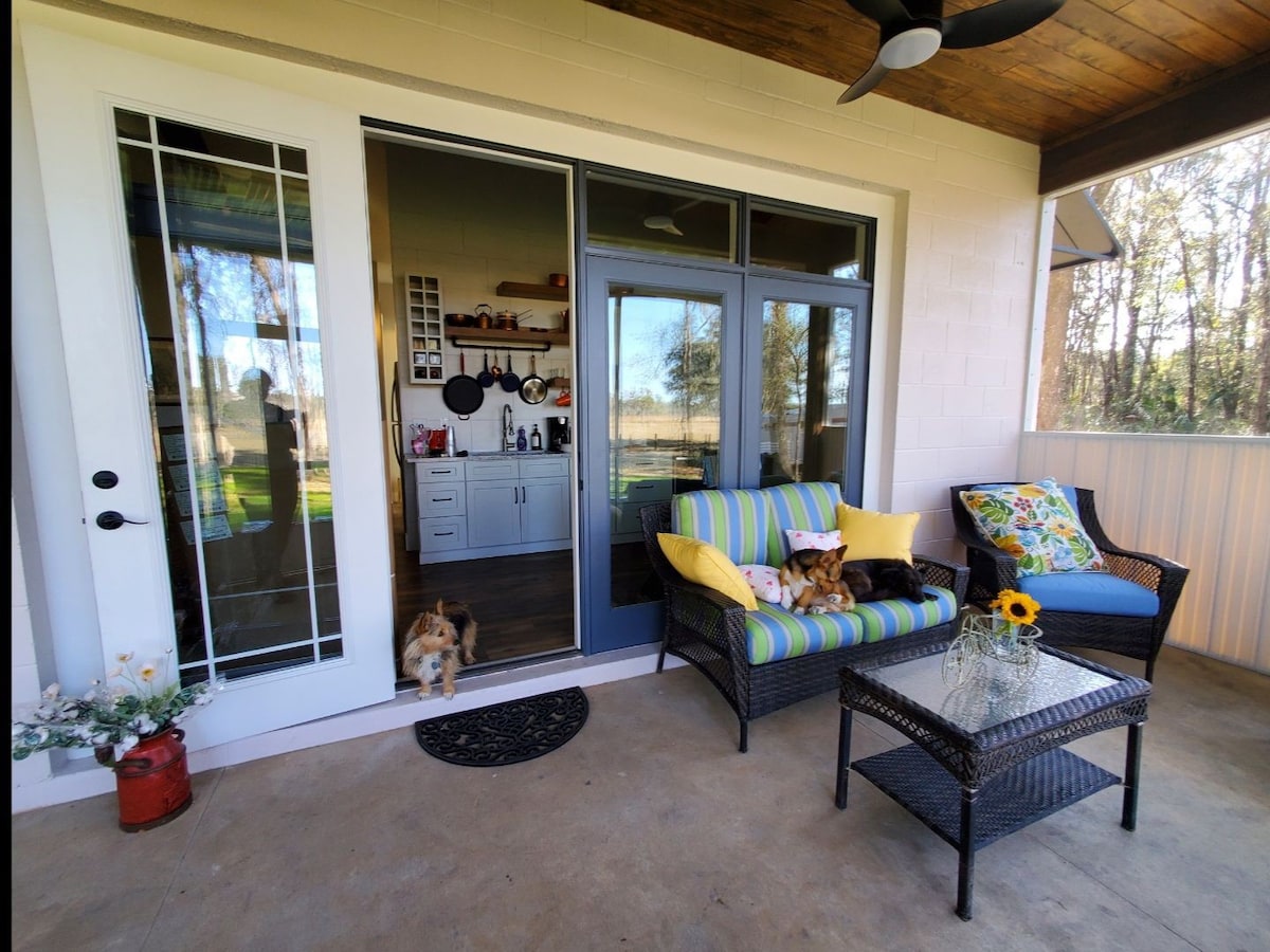 Modern Farmhouse Luxury/Pets Welcome/ Hot Tub!