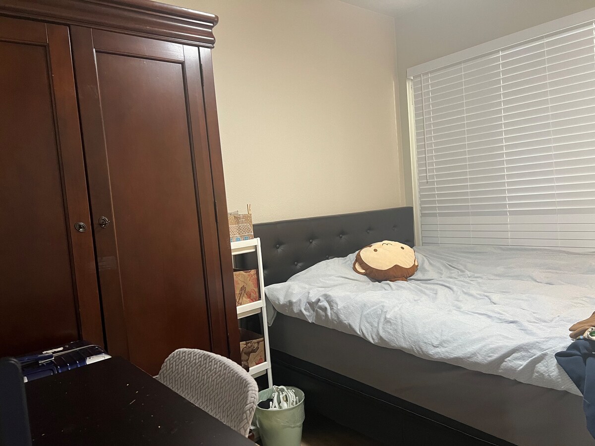 Cozy 1bed for girl roommate only