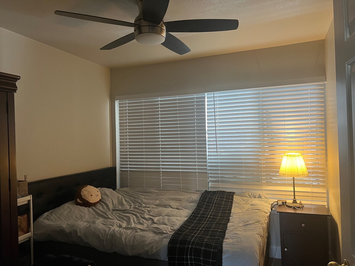 Cozy 1bed for girl roommate only