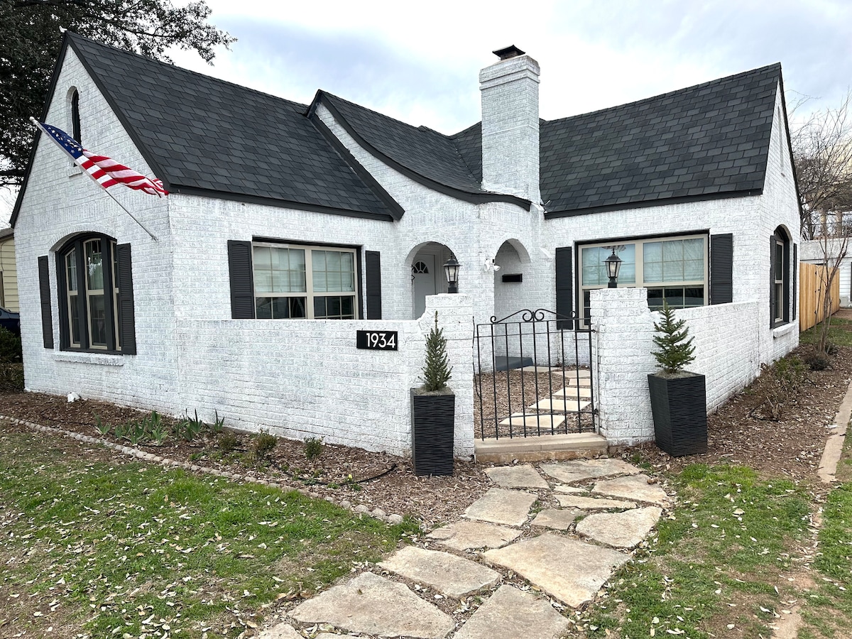 Bungalow on the Boulevard