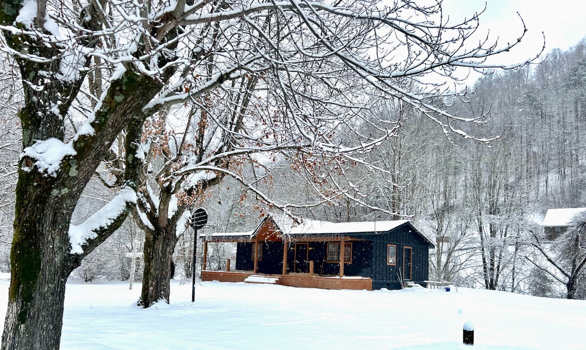 Luxury Creekside Cottage