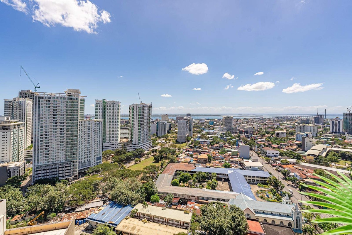 Seaview Condo 5 mins walk to Ayala mall w/ Wi-Fi