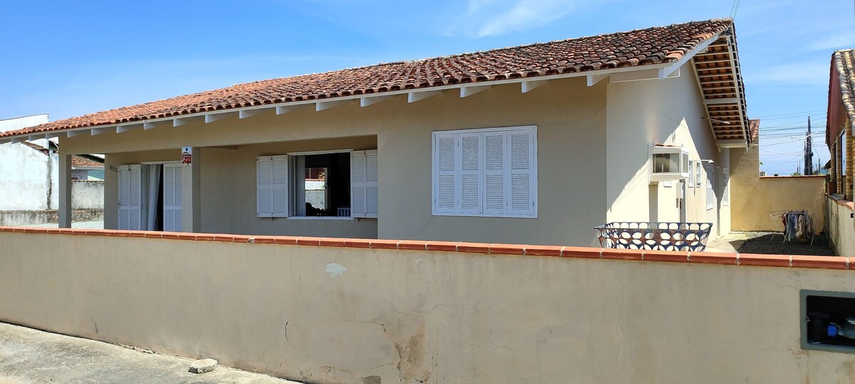 Casa confortável, prainha, enseada, wifi