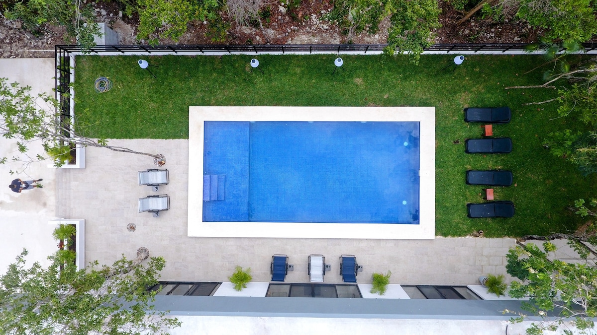Kiin Ha - Luxurious 5-BR Villa with Swim-Up Pool