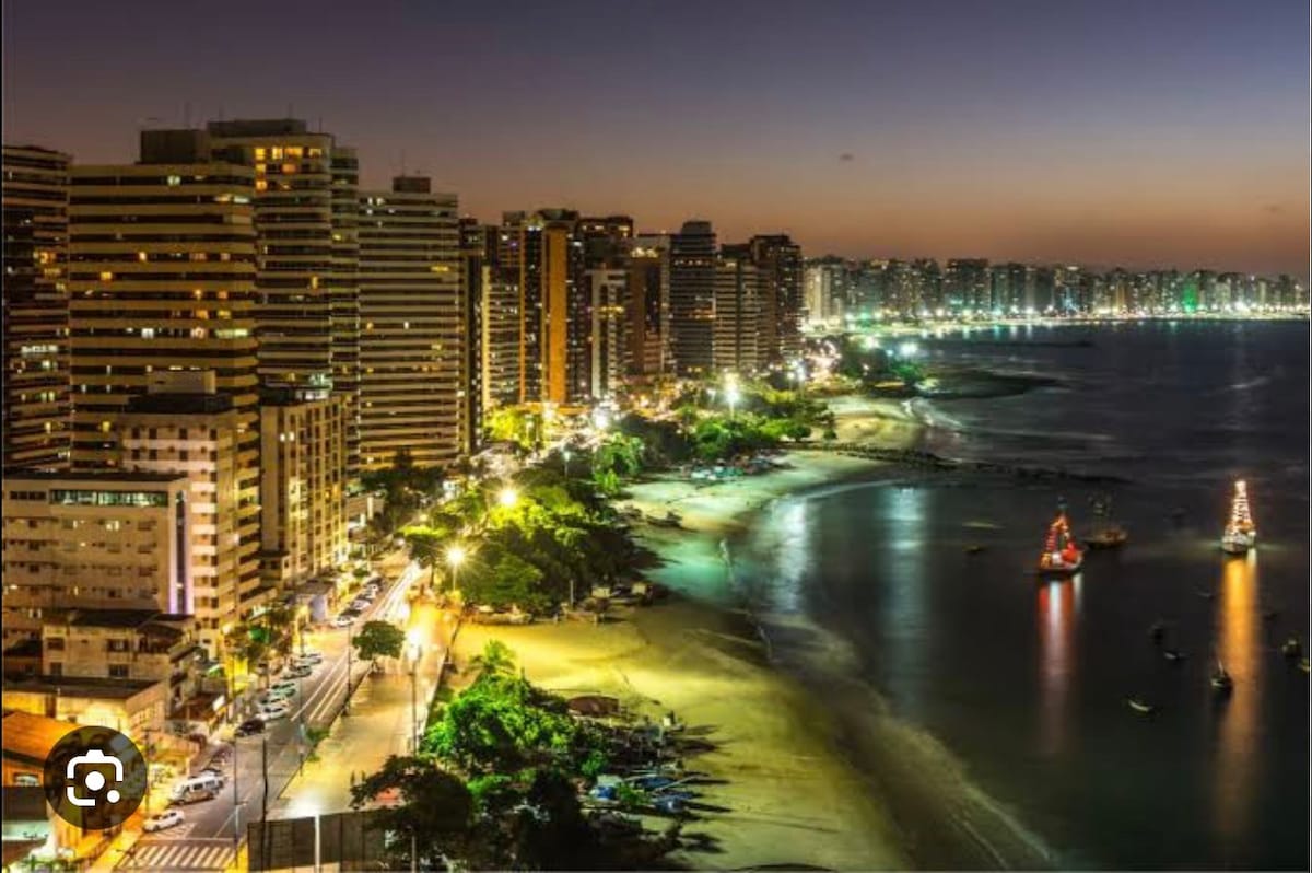 Apartamento compacto a 300m da Beira Mar e mercado