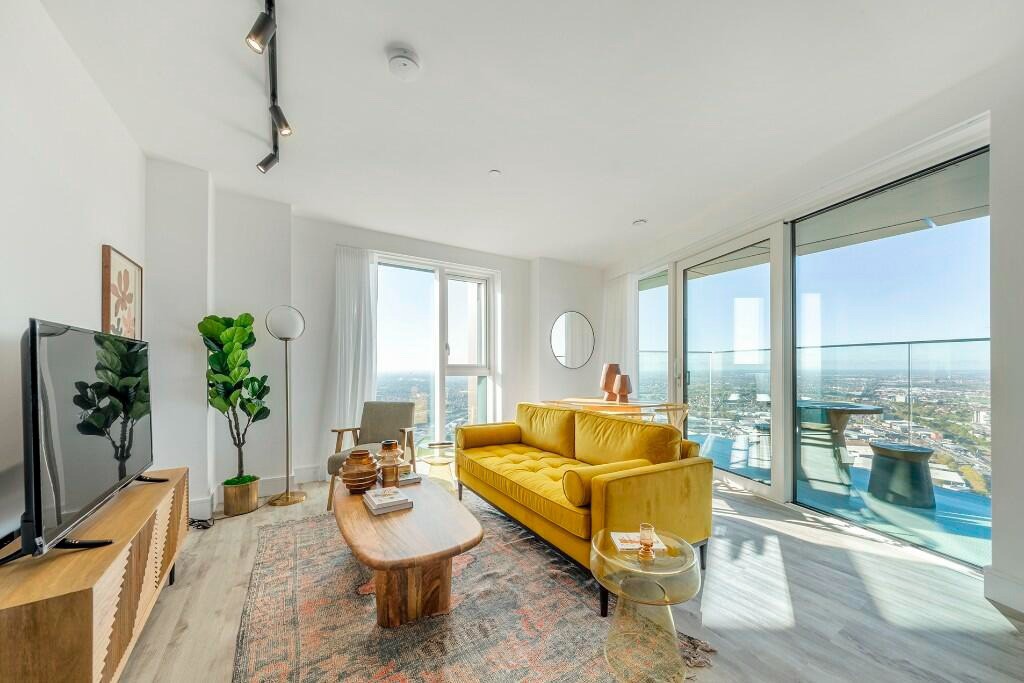 Subpenthouse | 15min to Central | Great views