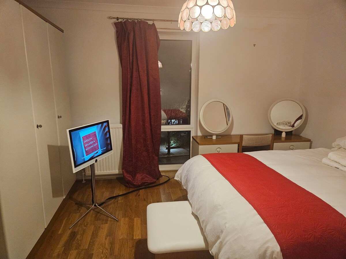 Spacious and bright  Kensington Double room!