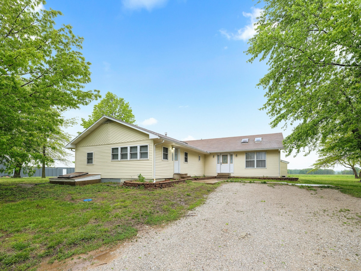 Peaceful Country Home near Sheldon, MO