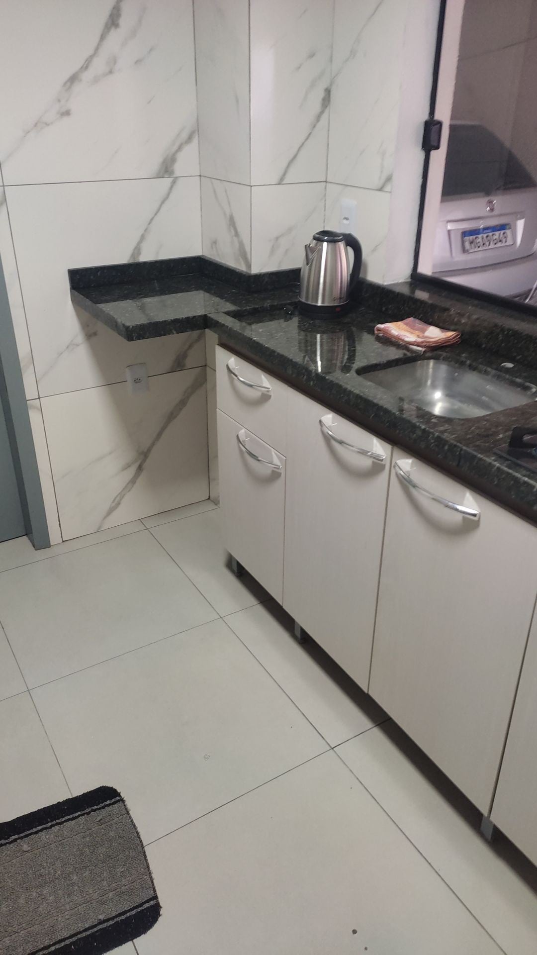 Apartamento 103, de um quarto bem no centro.