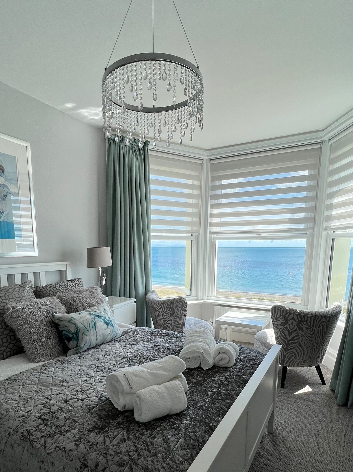 Sealight- Stunning Beachfront Apartment sleeps 6